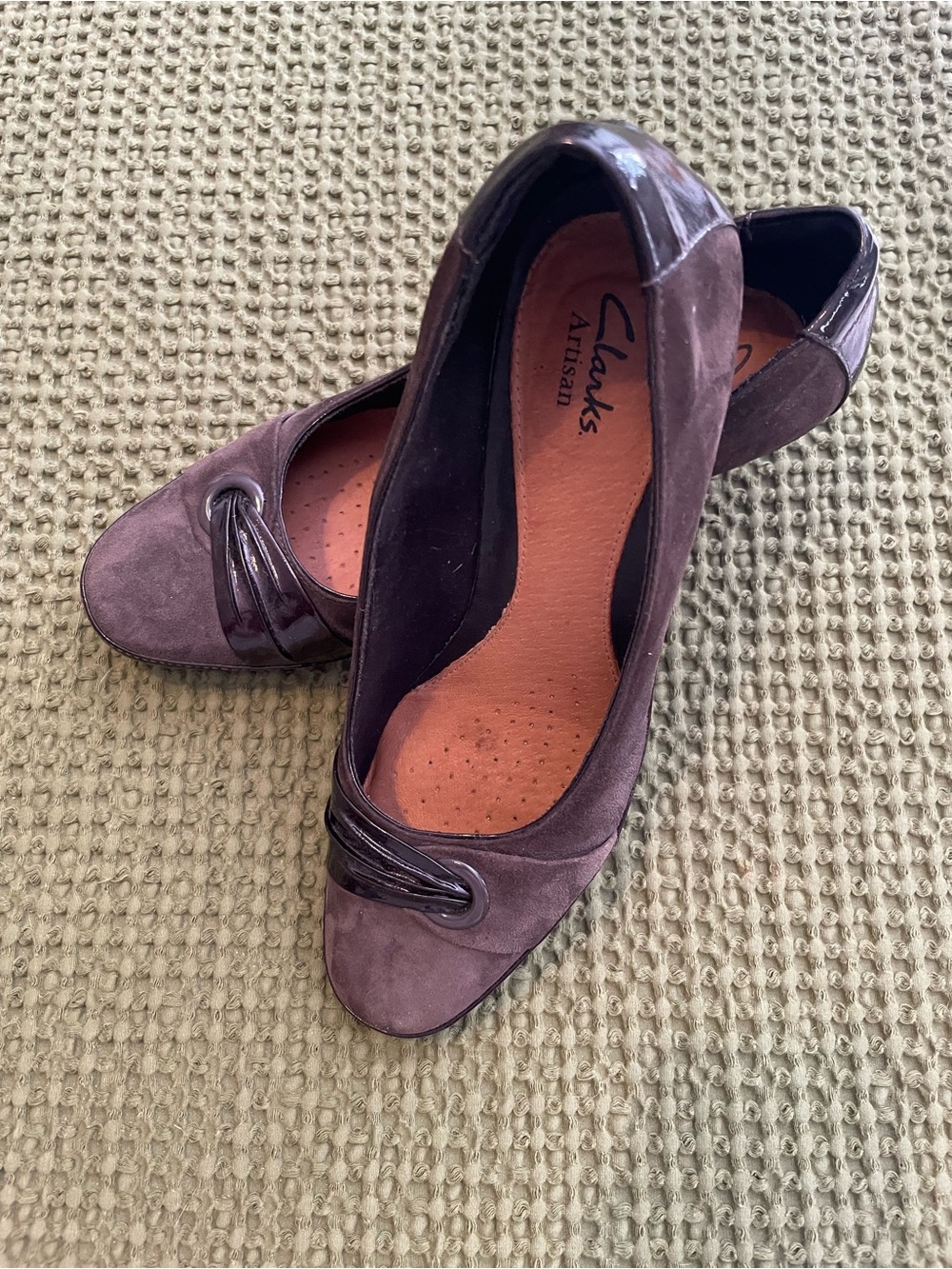Clarks Artisan Suede Comfort Pumps